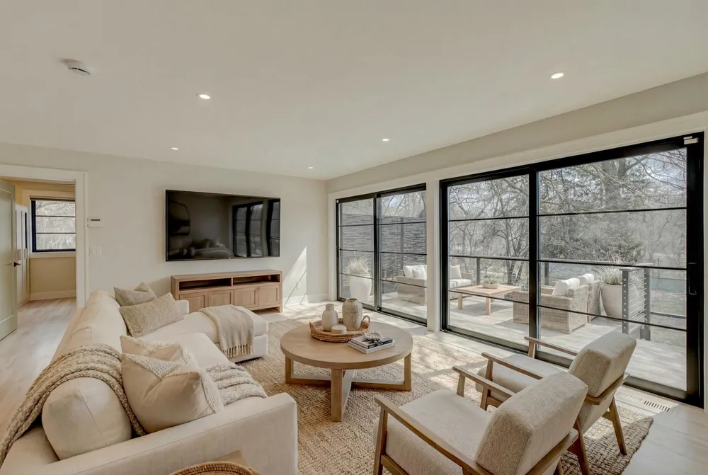 71 Otis Ln, Saint Paul, MN 55104