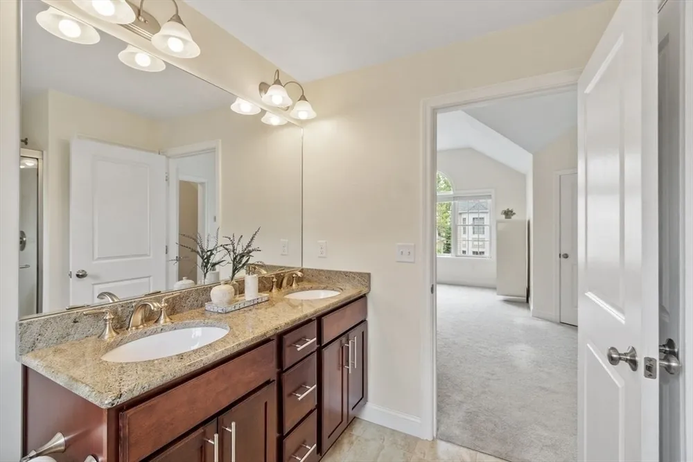 5 Cheshire Ln, Tewksbury, MA 01876
