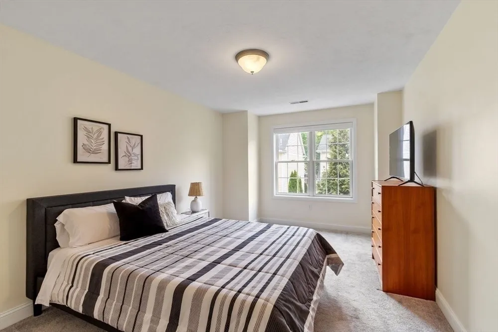 5 Cheshire Ln, Tewksbury, MA 01876