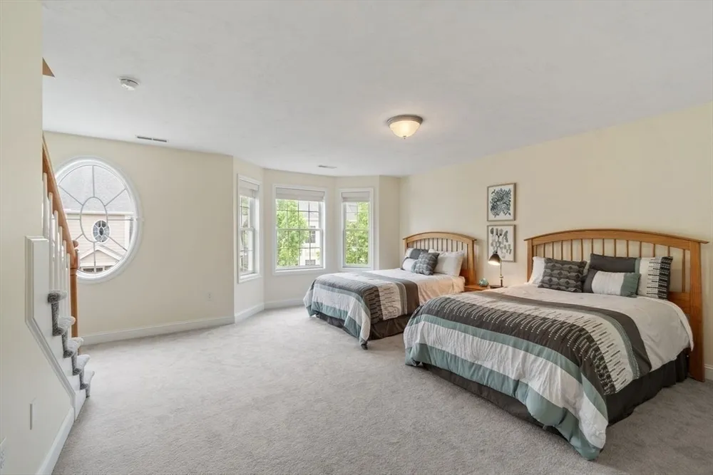5 Cheshire Ln, Tewksbury, MA 01876