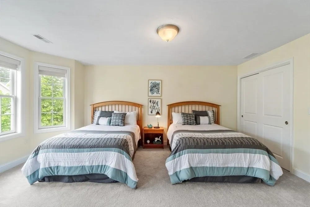 5 Cheshire Ln, Tewksbury, MA 01876