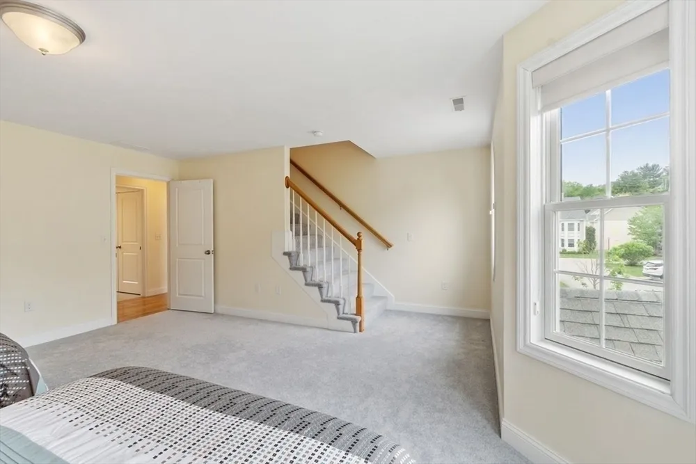 5 Cheshire Ln, Tewksbury, MA 01876