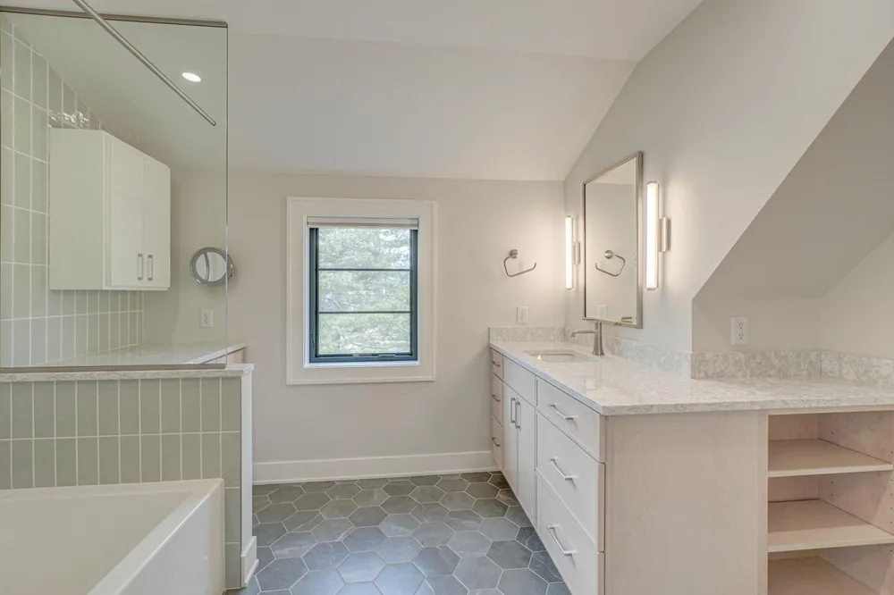 71 Otis Ln, Saint Paul, MN 55104