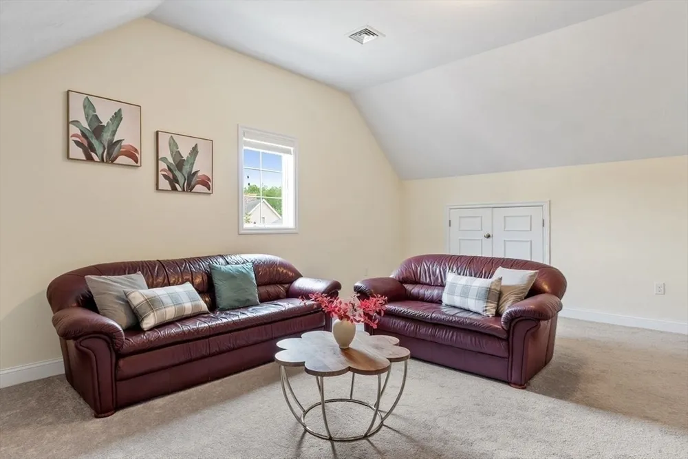 5 Cheshire Ln, Tewksbury, MA 01876