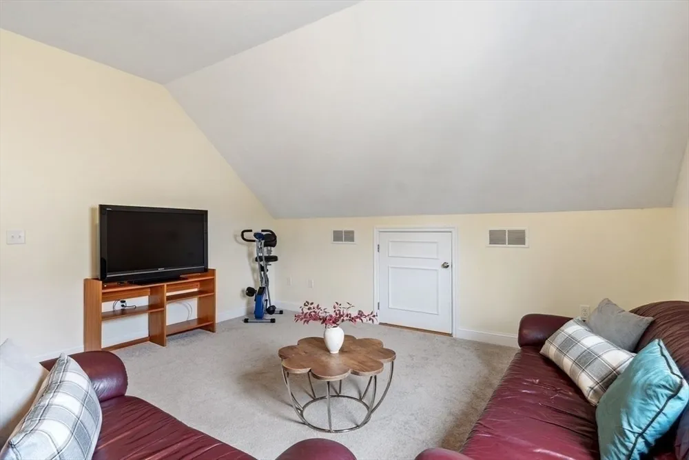 5 Cheshire Ln, Tewksbury, MA 01876