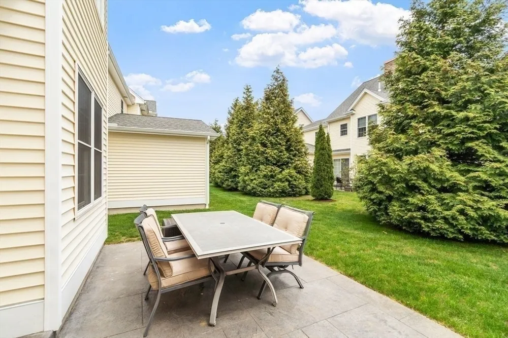 5 Cheshire Ln, Tewksbury, MA 01876