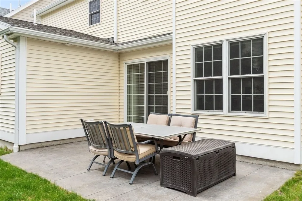 5 Cheshire Ln, Tewksbury, MA 01876
