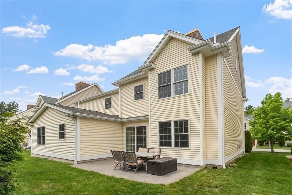 5 Cheshire Ln, Tewksbury, MA 01876