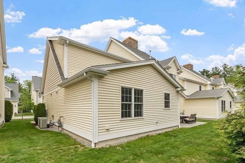 5 Cheshire Ln, Tewksbury, MA 01876