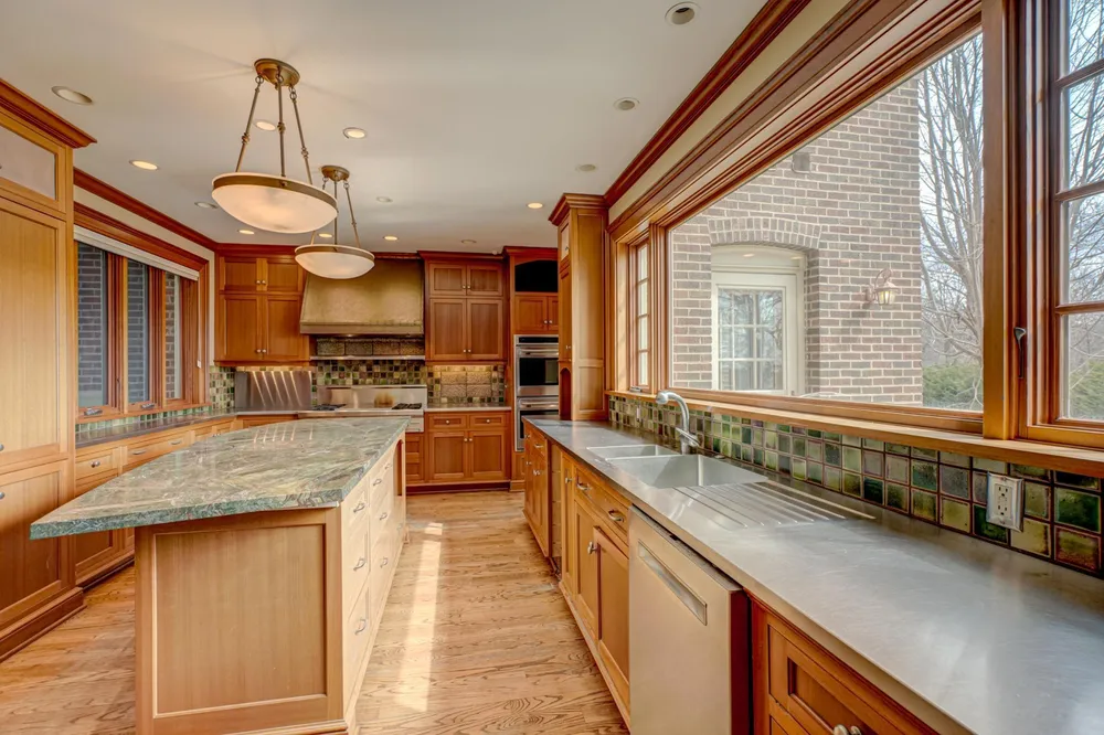 71 Otis Ln, Saint Paul, MN 55104