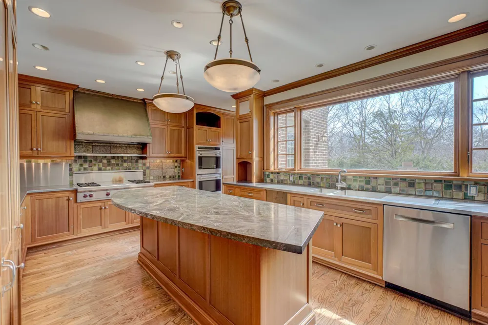71 Otis Ln, Saint Paul, MN 55104