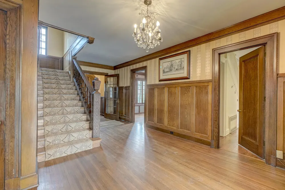 71 Otis Ln, Saint Paul, MN 55104
