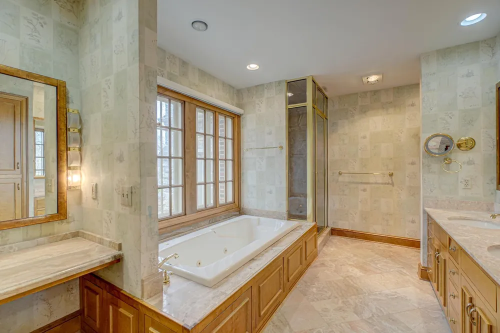 71 Otis Ln, Saint Paul, MN 55104