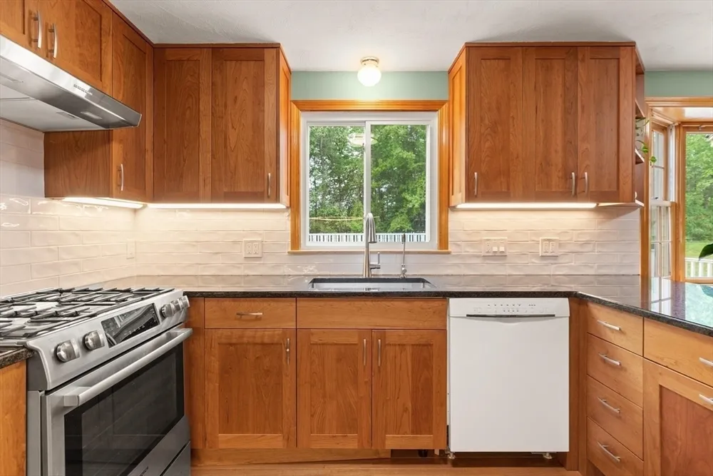 214 McCarthy Way, Tewksbury, MA 01876