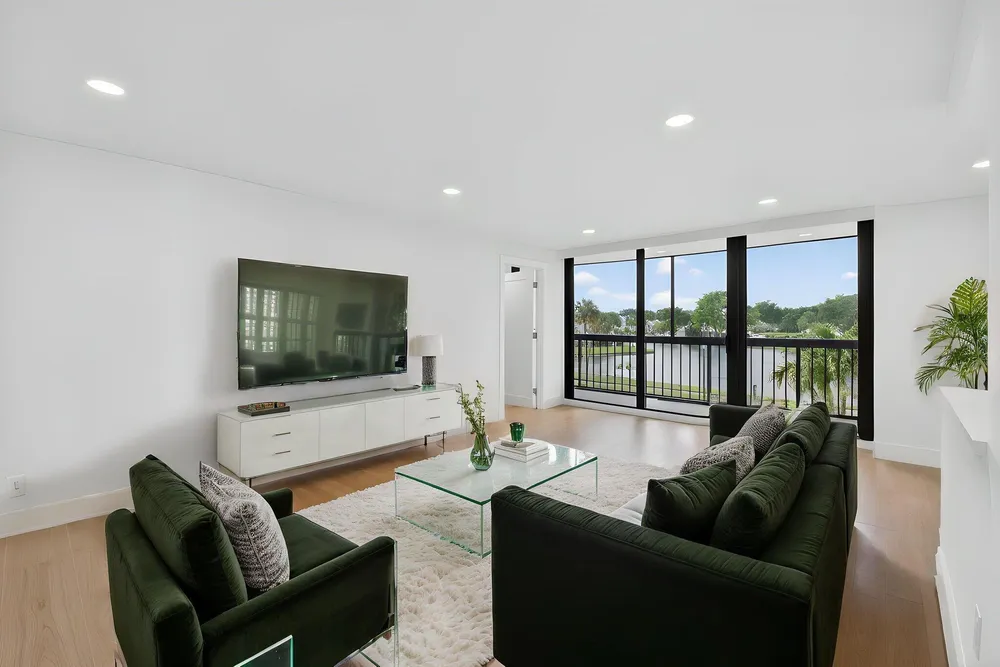 1732 Bridgewood Dr, Boca Raton, FL 33434