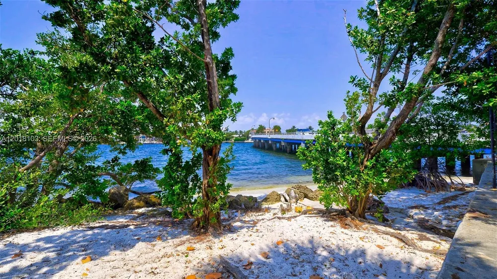 3 Grove Isle Dr, Miami, FL 33133