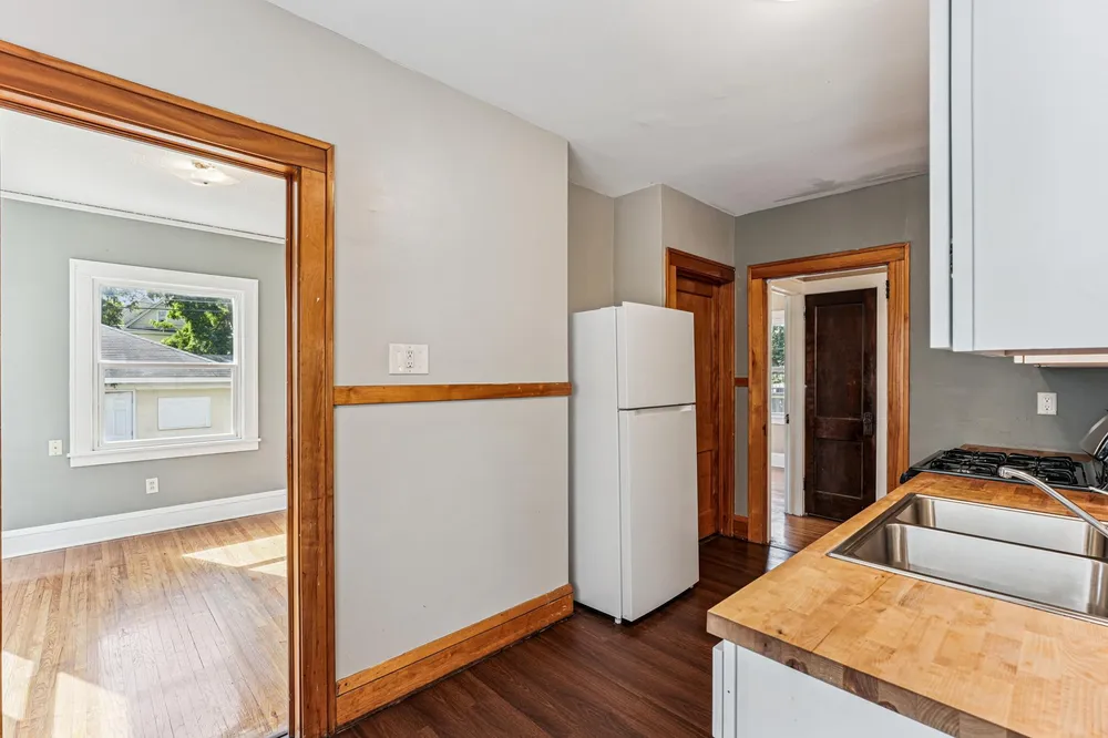 1186 Marshall Ave, Saint Paul, MN 55104