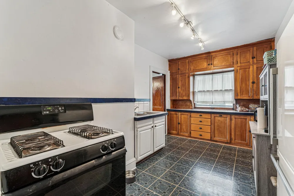 1186 Marshall Ave, Saint Paul, MN 55104