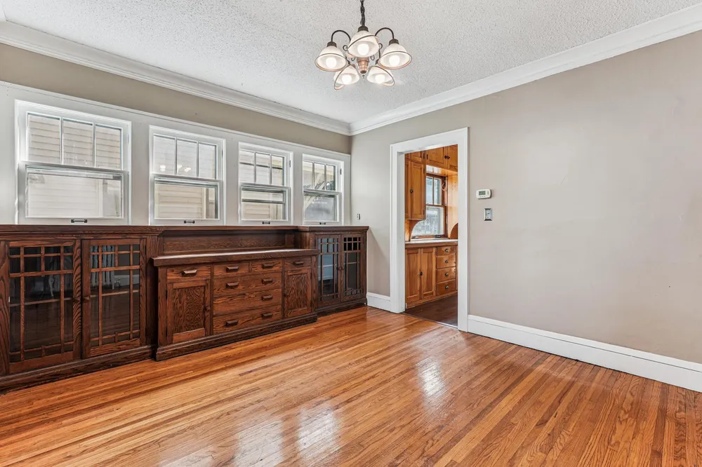 1186 Marshall Ave, Saint Paul, MN 55104