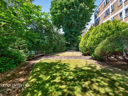 Arundel Terrace, Barnes, Londonphoto