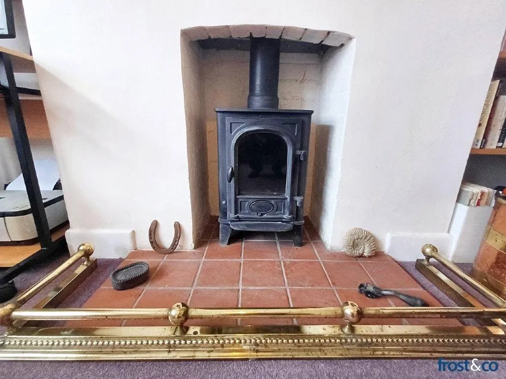 Property carousel item 6