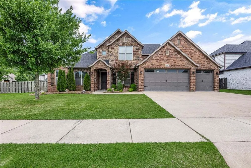 1701 Helen Ln, Bentonville, AR 72713