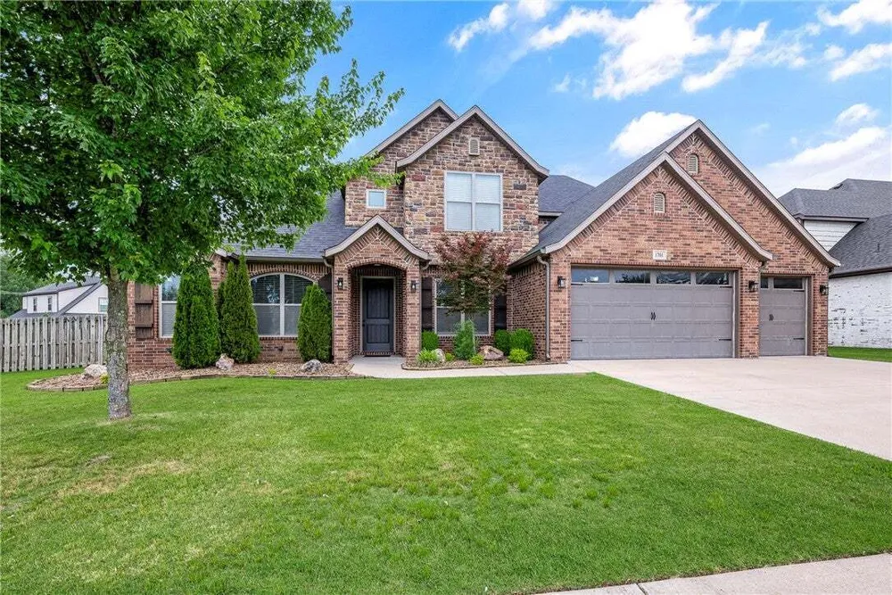 1701 Helen Ln, Bentonville, AR 72713