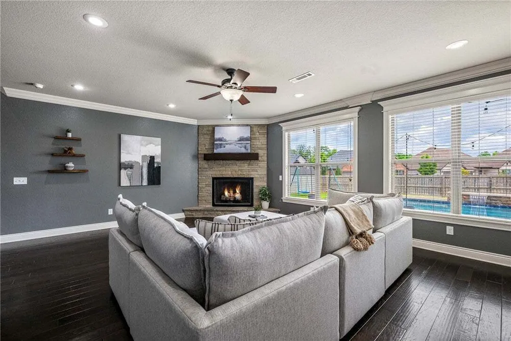 1701 Helen Ln, Bentonville, AR 72713
