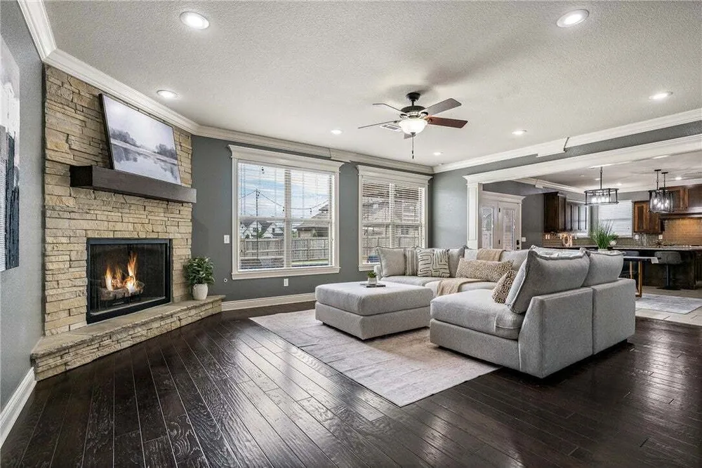 1701 Helen Ln, Bentonville, AR 72713