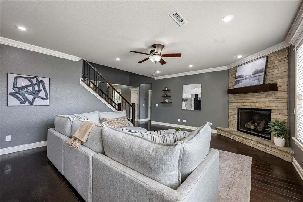 1701 Helen Ln, Bentonville, AR 72713