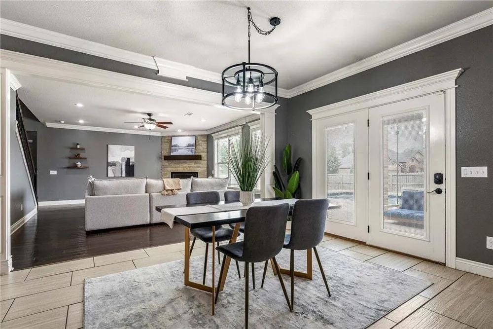 1701 Helen Ln, Bentonville, AR 72713