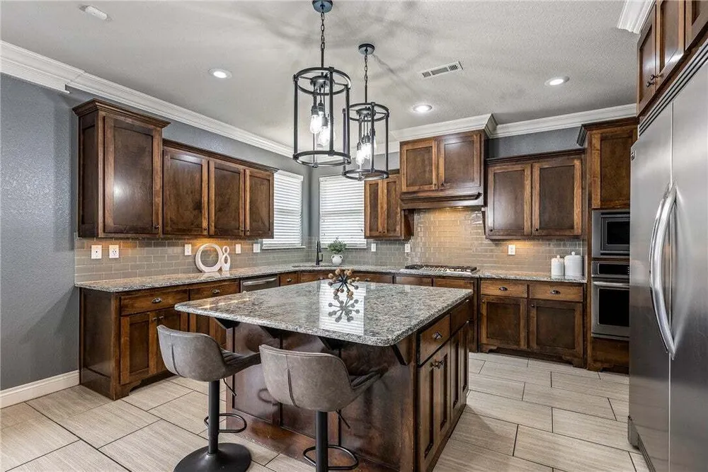 1701 Helen Ln, Bentonville, AR 72713