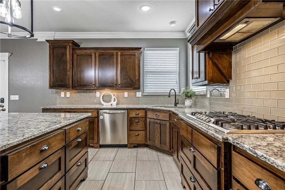 1701 Helen Ln, Bentonville, AR 72713