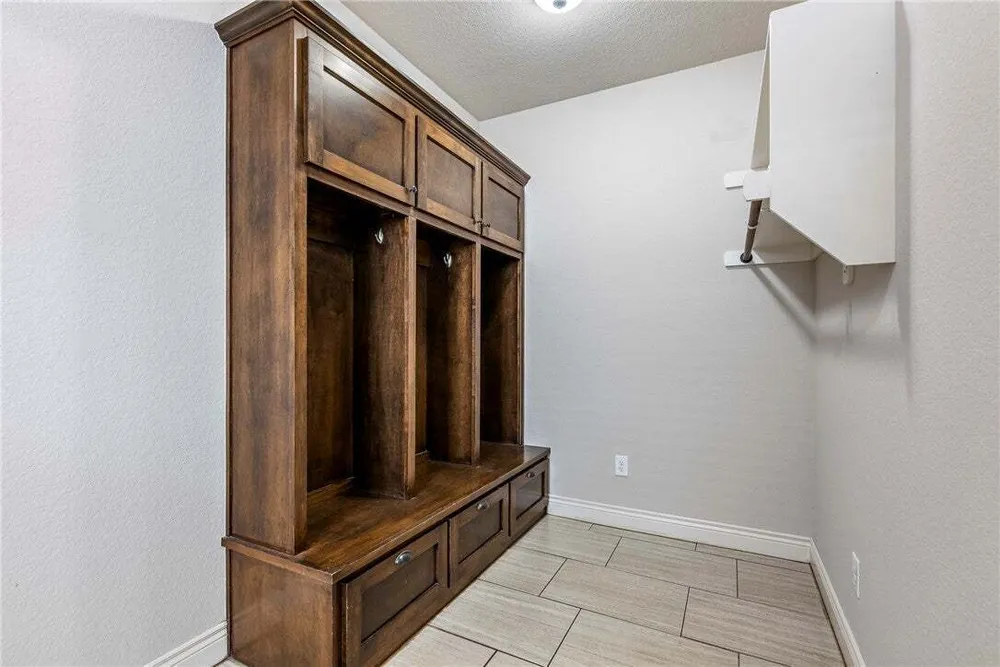1701 Helen Ln, Bentonville, AR 72713