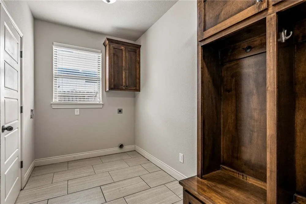 1701 Helen Ln, Bentonville, AR 72713