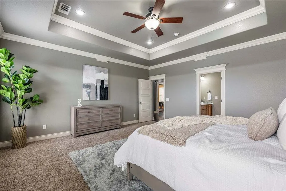 1701 Helen Ln, Bentonville, AR 72713