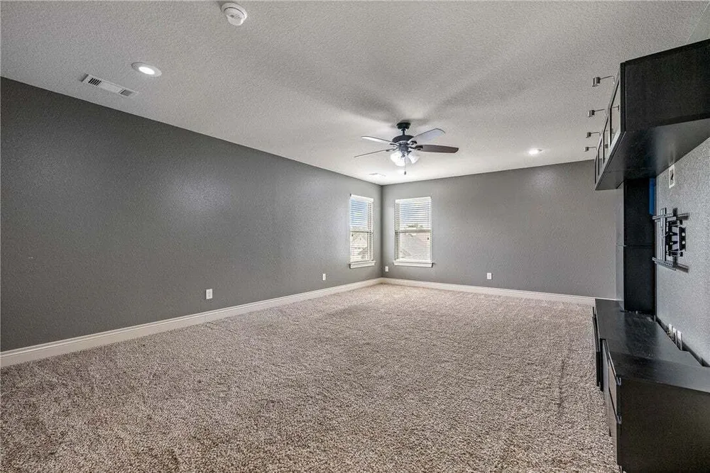 1701 Helen Ln, Bentonville, AR 72713