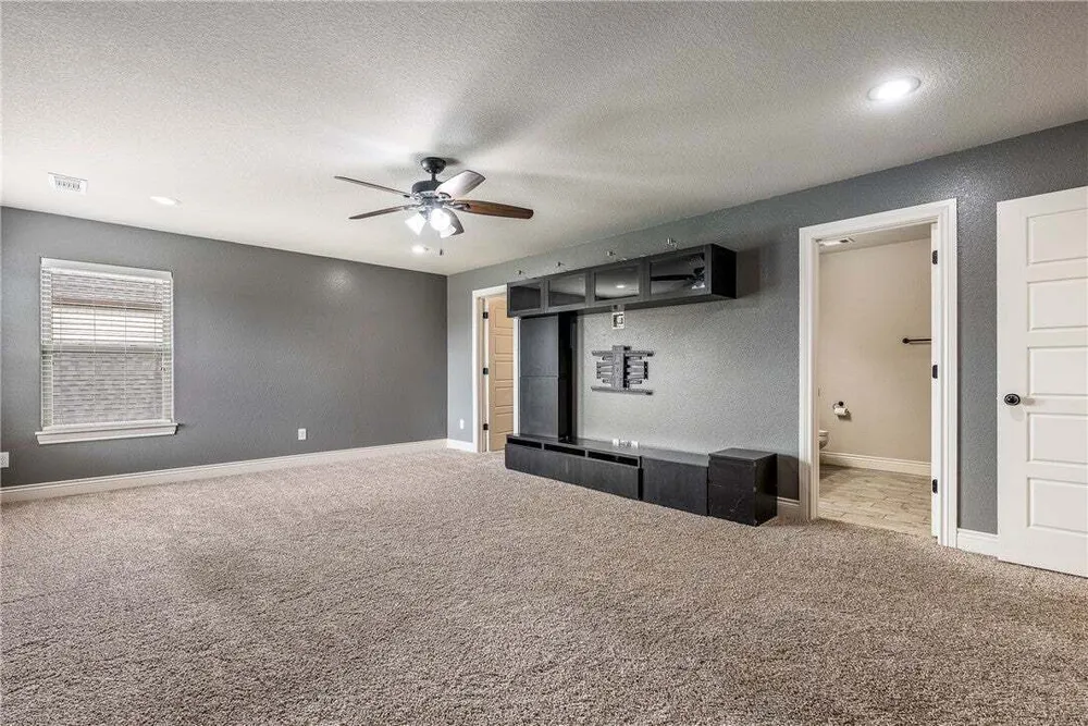 1701 Helen Ln, Bentonville, AR 72713