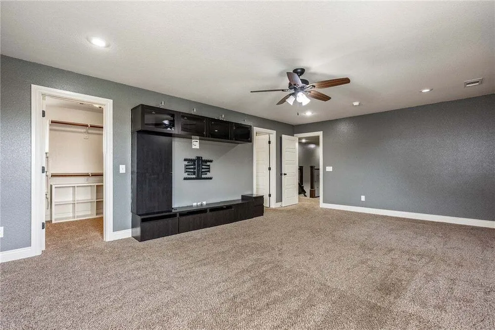1701 Helen Ln, Bentonville, AR 72713