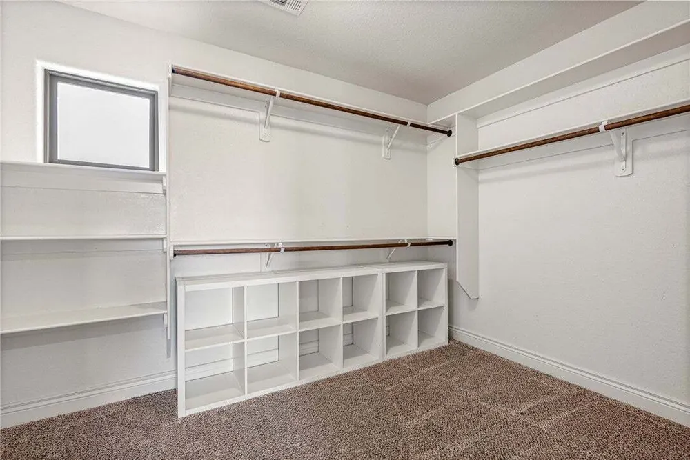 1701 Helen Ln, Bentonville, AR 72713
