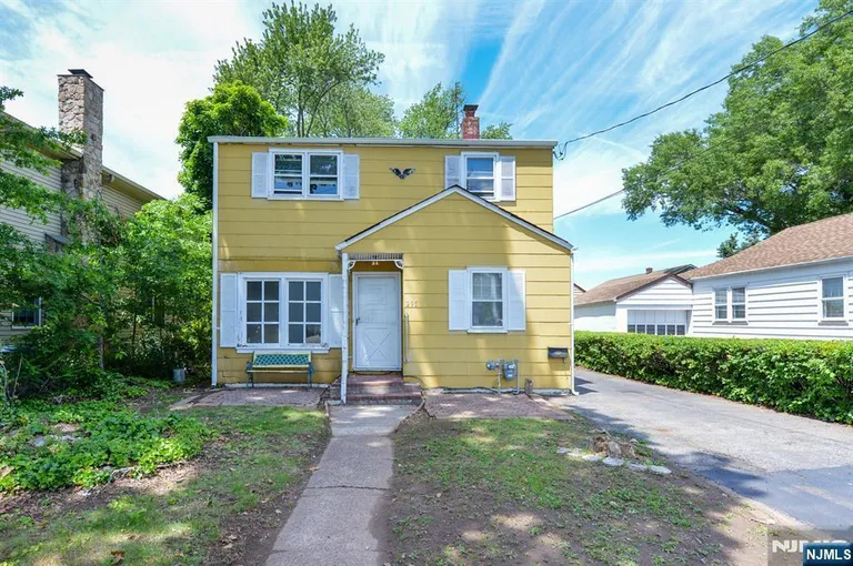 295 Lanza Ave, Saddle Brook, NJ 07663-6138