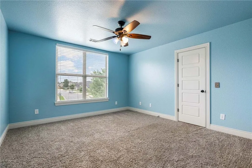 1701 Helen Ln, Bentonville, AR 72713