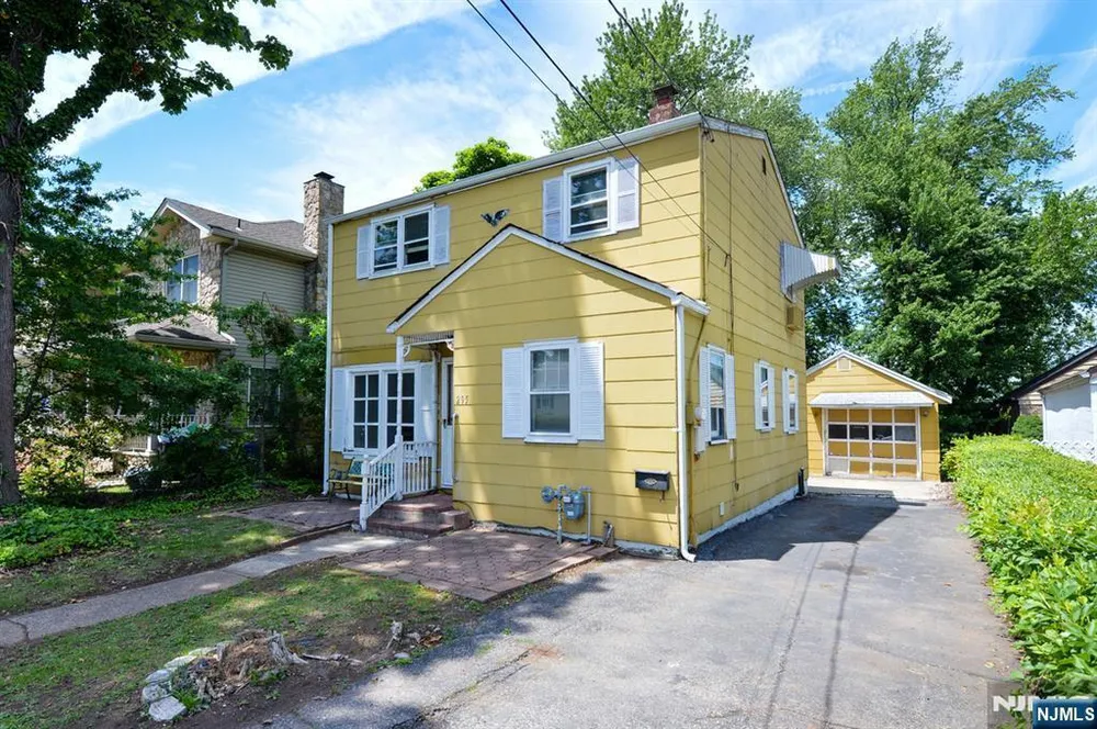 295 Lanza Ave, Saddle Brook, NJ 07663-6138