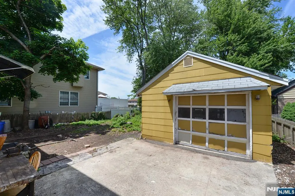 295 Lanza Ave, Saddle Brook, NJ 07663-6138