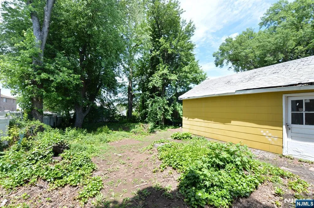 295 Lanza Ave, Saddle Brook, NJ 07663-6138