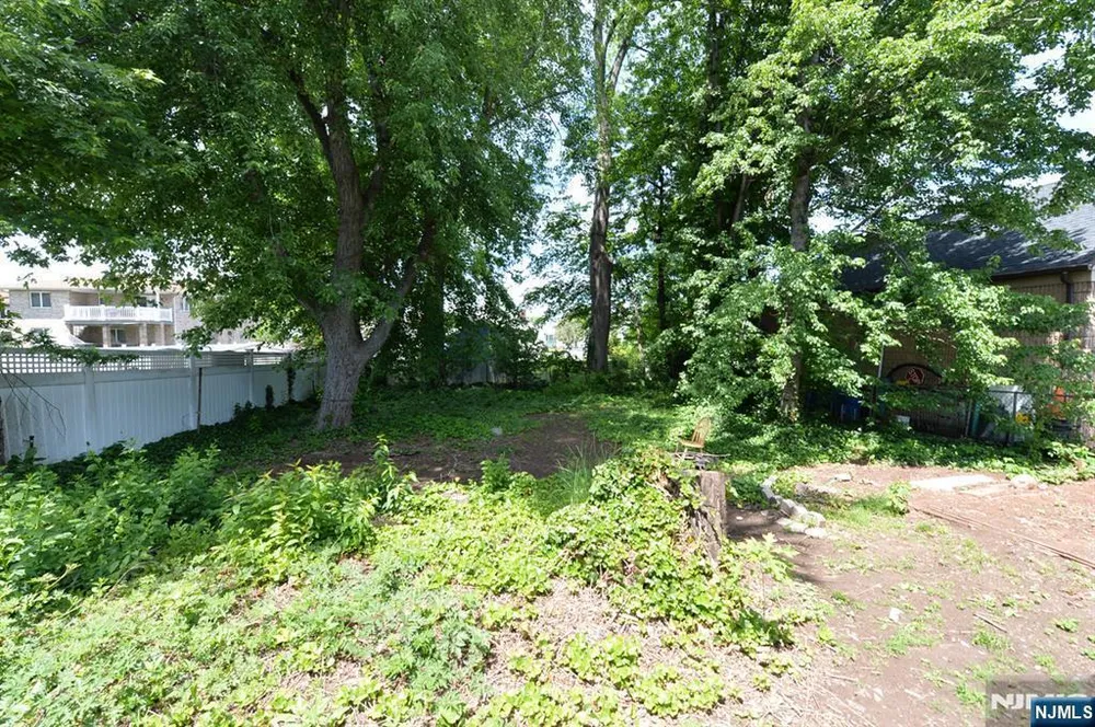 295 Lanza Ave, Saddle Brook, NJ 07663-6138
