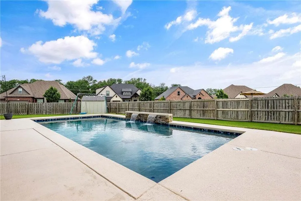 1701 Helen Ln, Bentonville, AR 72713