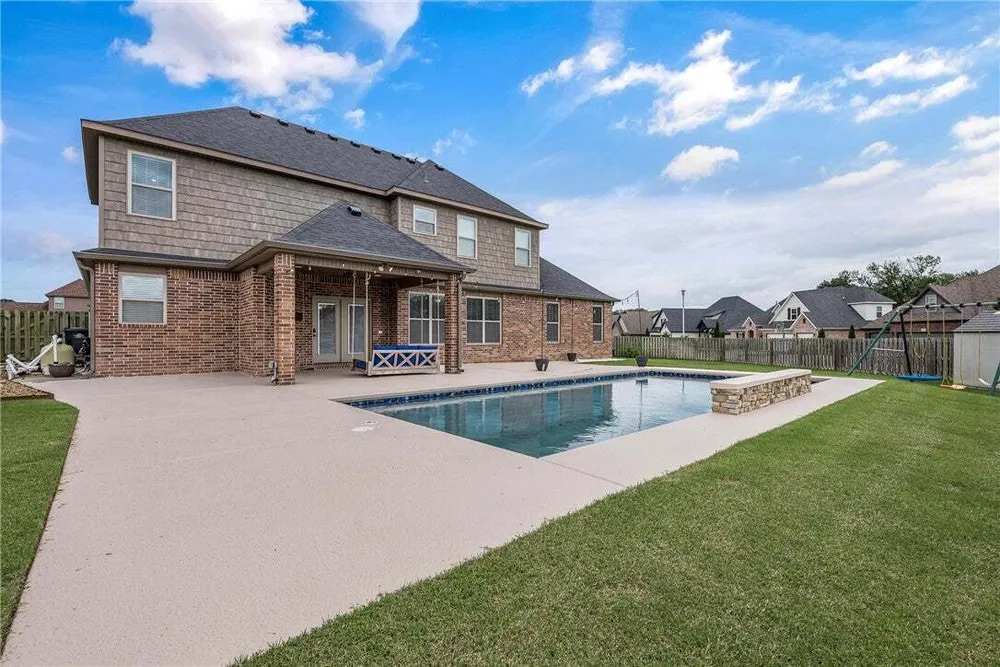 1701 Helen Ln, Bentonville, AR 72713