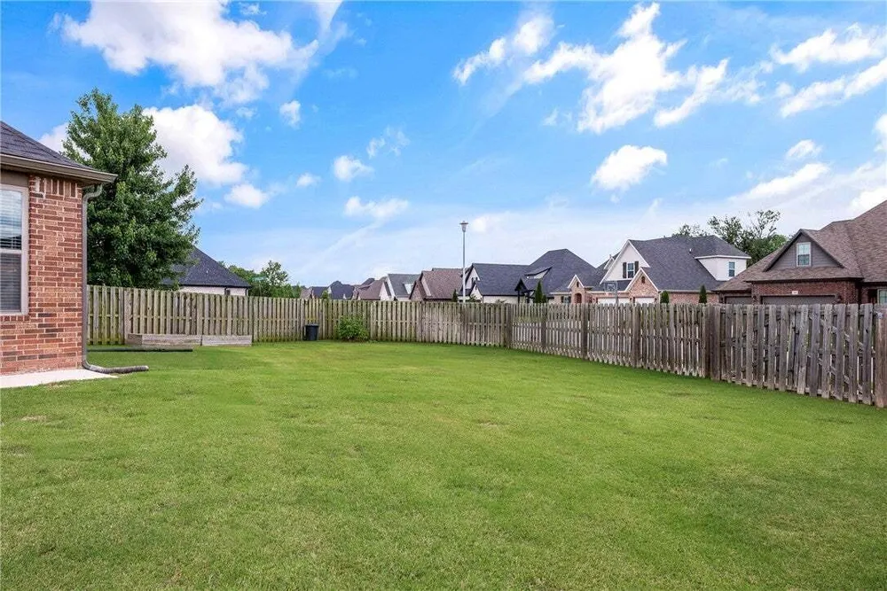1701 Helen Ln, Bentonville, AR 72713