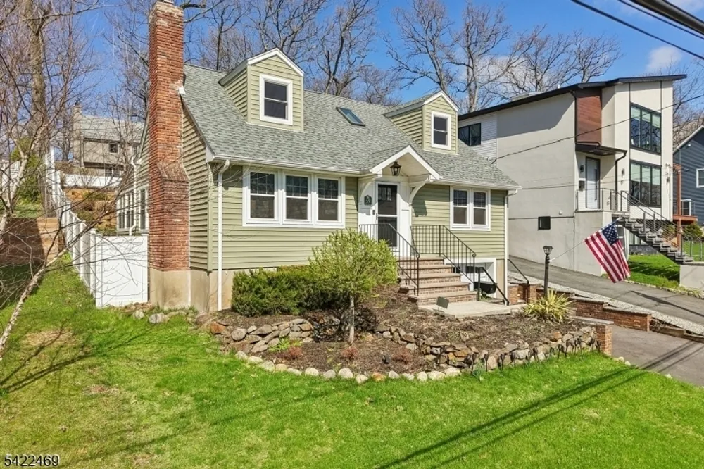 59 Oakwood Dr, Wayne, NJ 07470